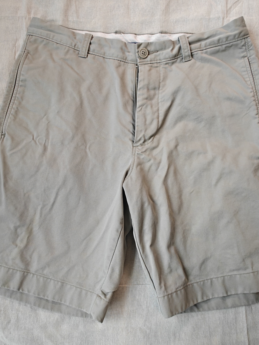 J. Crew Men's Flat Front Shorts in Light Gray